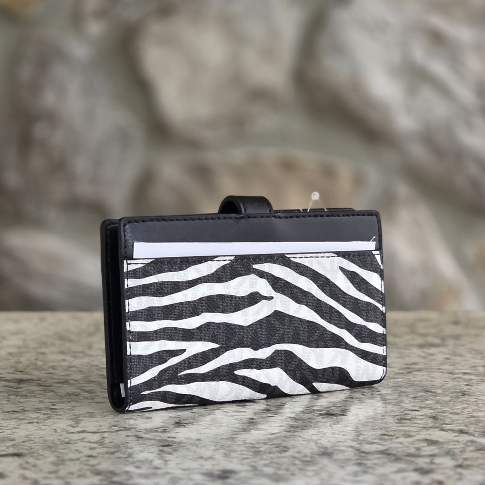 Michael Kors Greenwich Bifold Medium Wallet - Picture 2 of 6